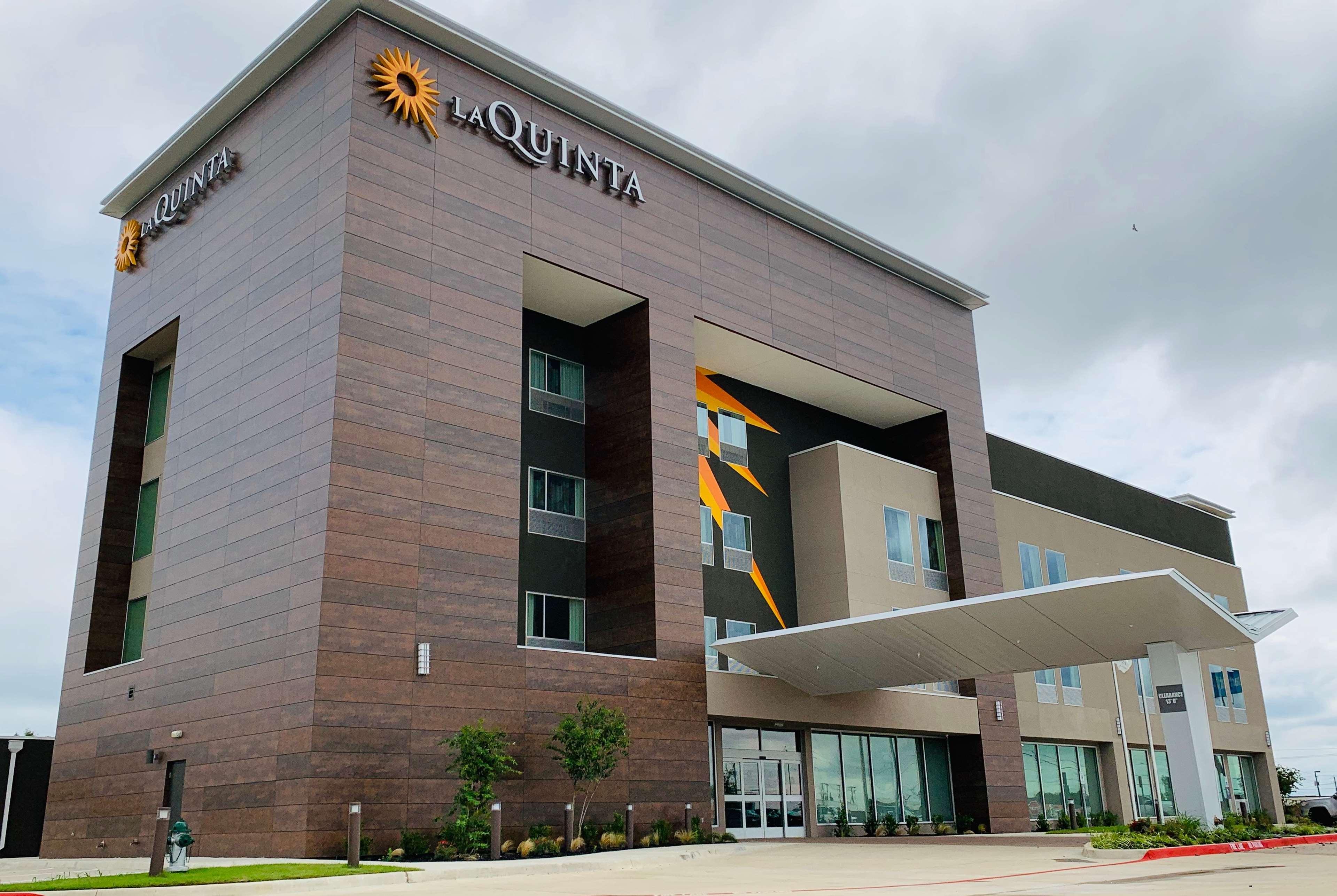 La Quinta Inn&Suites by Wyndham - Red Oak TX IH-35E Bagian luar foto