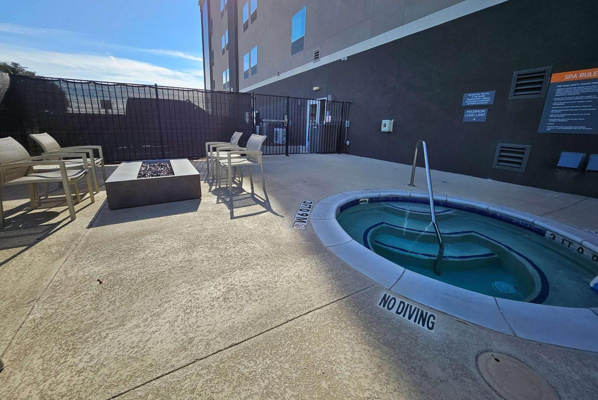 La Quinta Inn&Suites by Wyndham - Red Oak TX IH-35E Bagian luar foto